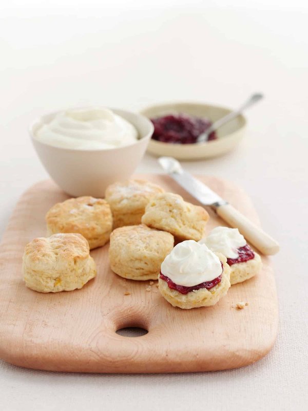 Quelle est la meilleure technique pour réaliser des scones anglais moelleux pour le tea time?