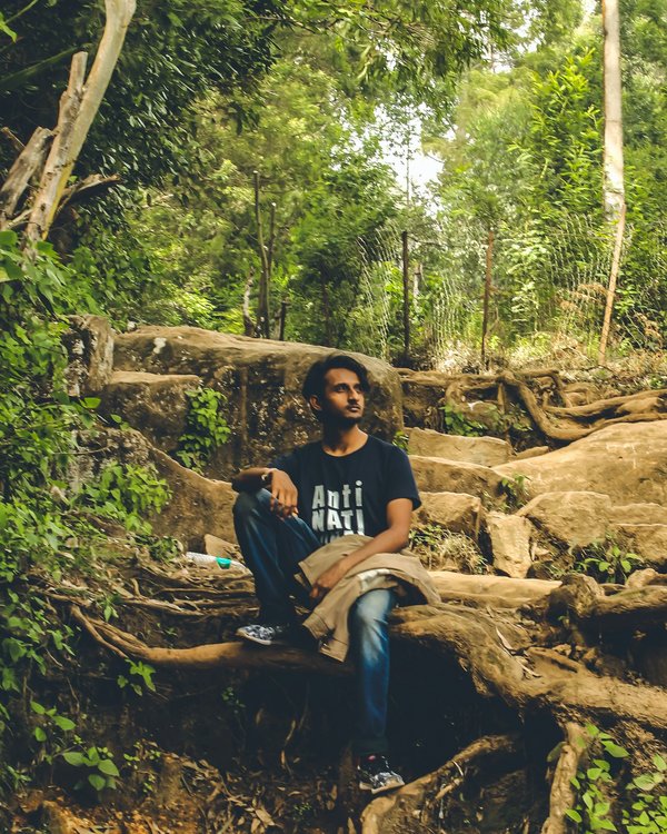 Quelle est l'utilité d'un tamis de cuisine avec mailles ultra-fines pour la farine?